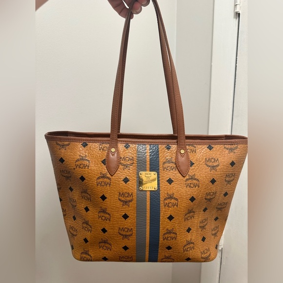 MCM Médium size Tote - Picture 1 of 10